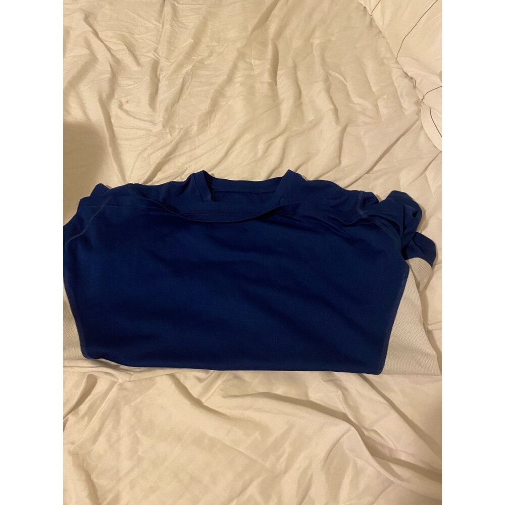 blue t shirt